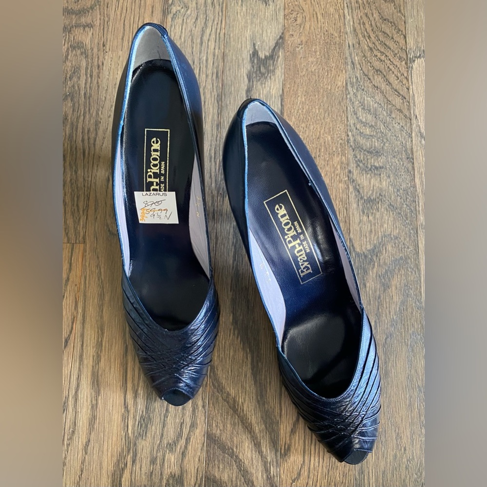 VINTAGE EVAN PICONE | Navy Blue peep-toe pumps. Size 9.5 N. Made in Spain. NWT.